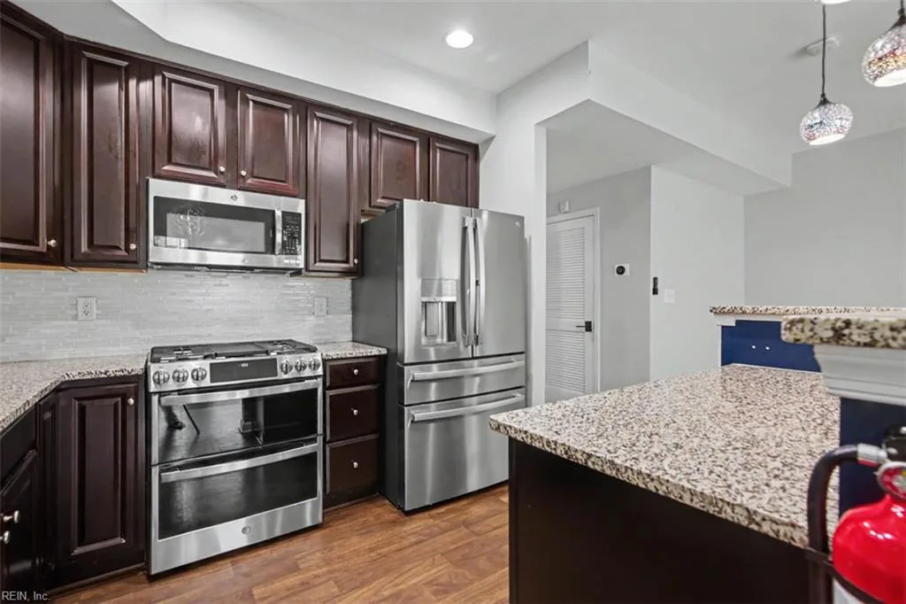 113 Hale CIR, YORKTOWN VA 23690 thumb 6