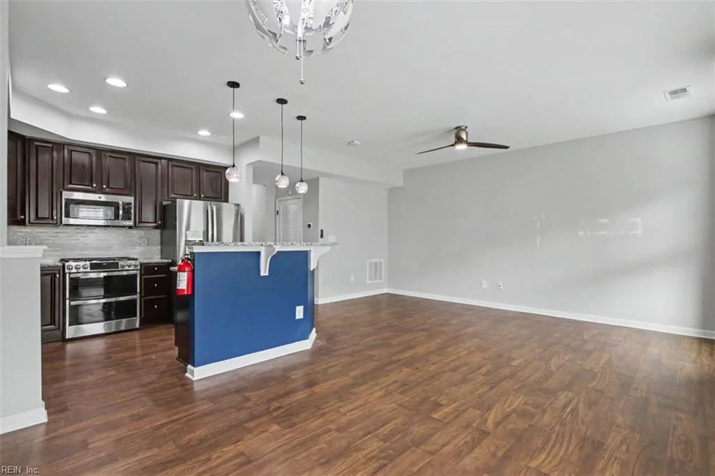 113 Hale CIR, YORKTOWN VA 23690 thumb 8