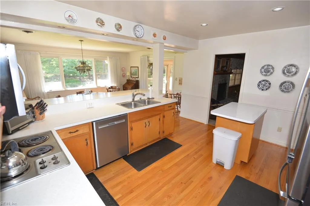 1721 N Alanton DR, VIRGINIABEACH VA 23454 thumb 8