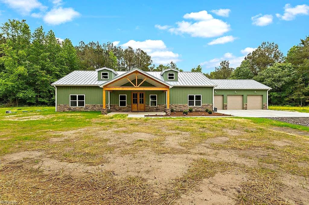 8374 D Rolfe HWY, DENDRON VA 23839 - Main photo