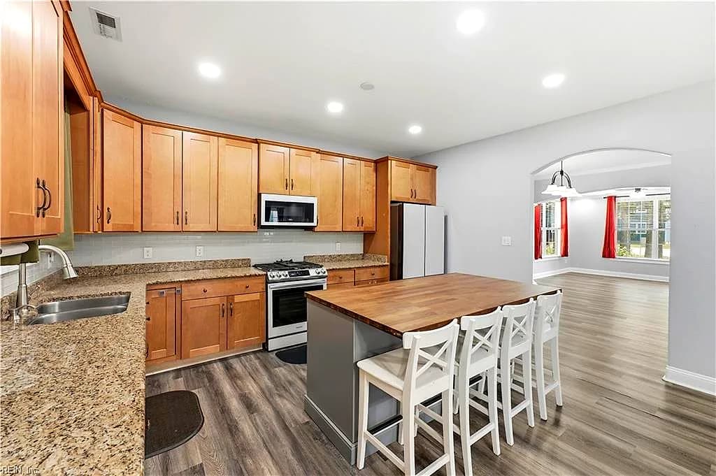 568 Waters RD, CHESAPEAKE VA 23322 thumb 11