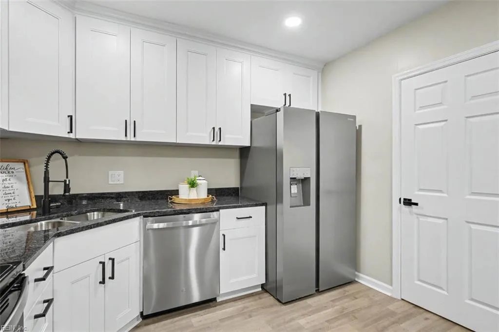 323 Poplar AVE, NEWPORTNEWS VA 23607 thumb 11