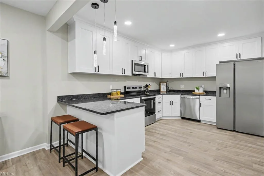 323 Poplar AVE, NEWPORTNEWS VA 23607 thumb 12
