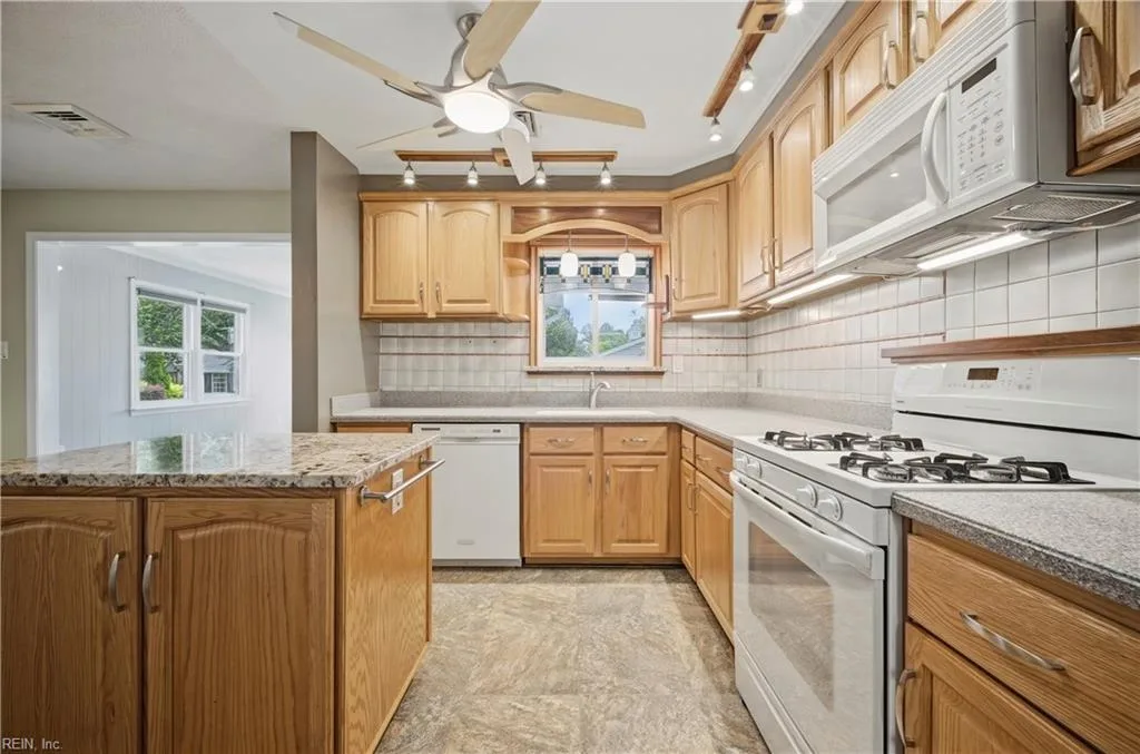 256 Hill Prince RD, VIRGINIABEACH VA 23462 thumb 10