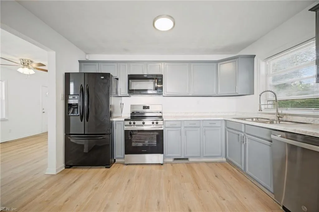 300 Dwight DR, PORTSMOUTH VA 23704 thumb 12