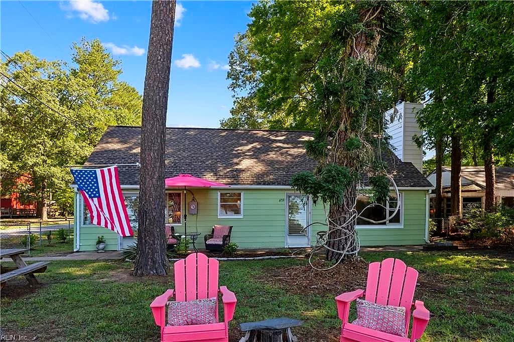 679 Shore DR, HARTFIELD VA 23071 - Main photo