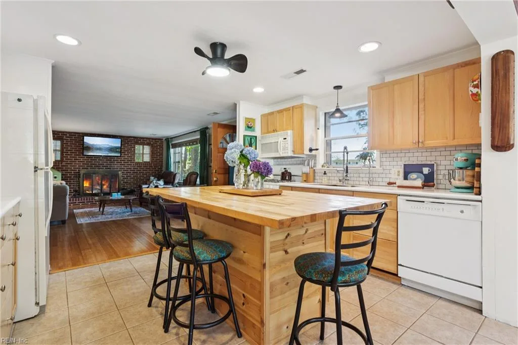679 Shore DR, HARTFIELD VA 23071 thumb 10
