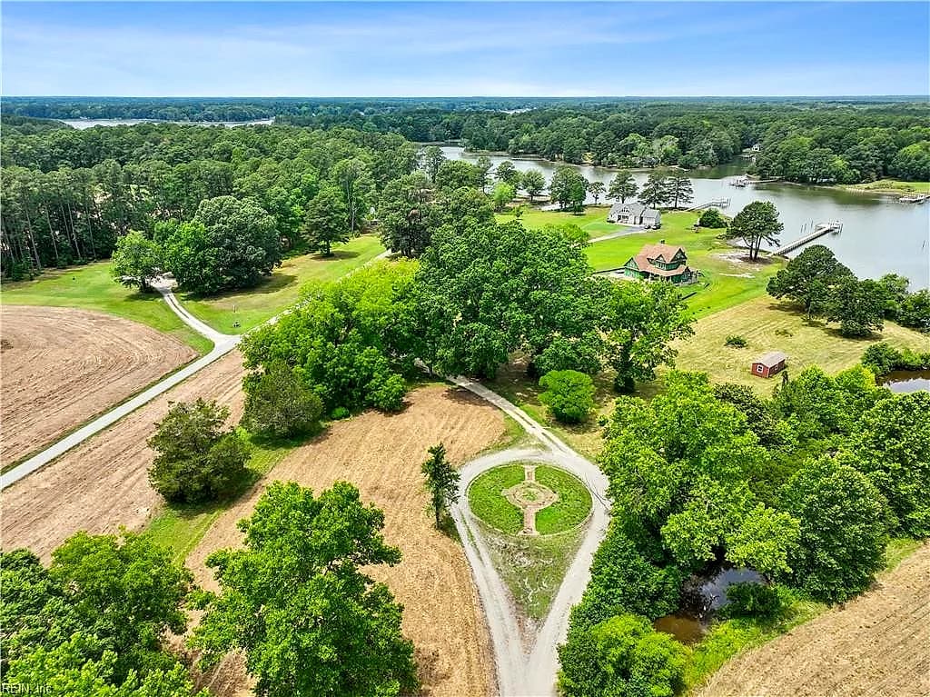 1458 New Point Comfort HWY, MATHEWS VA 23109 - Photo 4