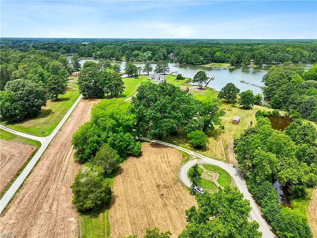 1458 New Point Comfort HWY, MATHEWS VA 23109 - Photo 5