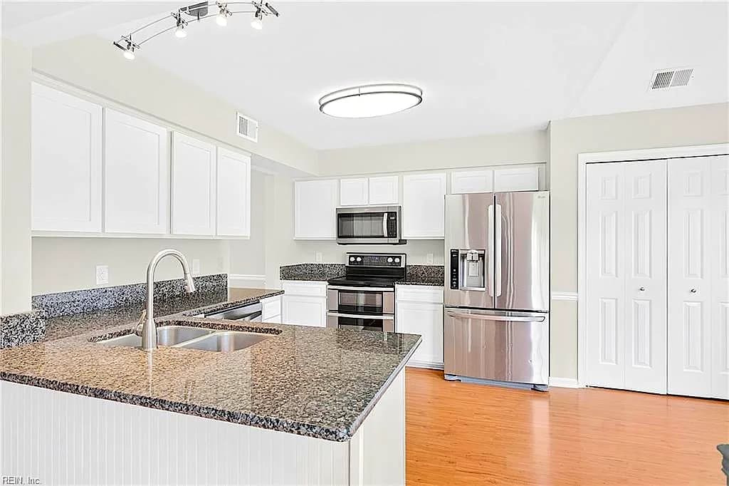 1905 Clifton Bridge DR, VIRGINIA BEACH VA 23456 - Main photo