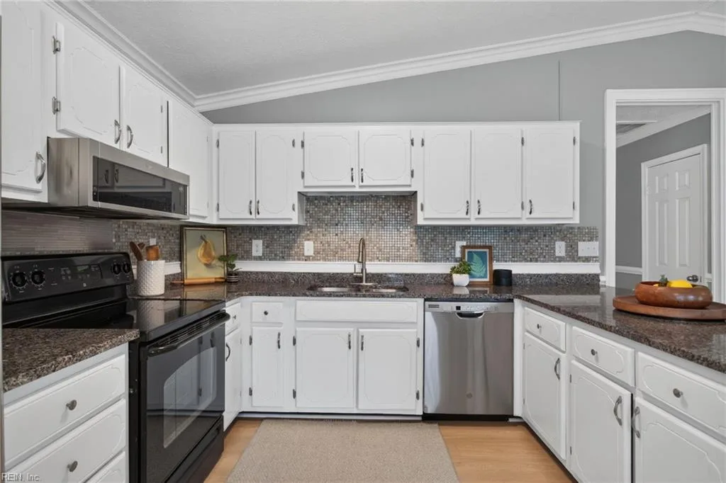 16 E Davis RD, HAMPTON VA 23666 thumb 12