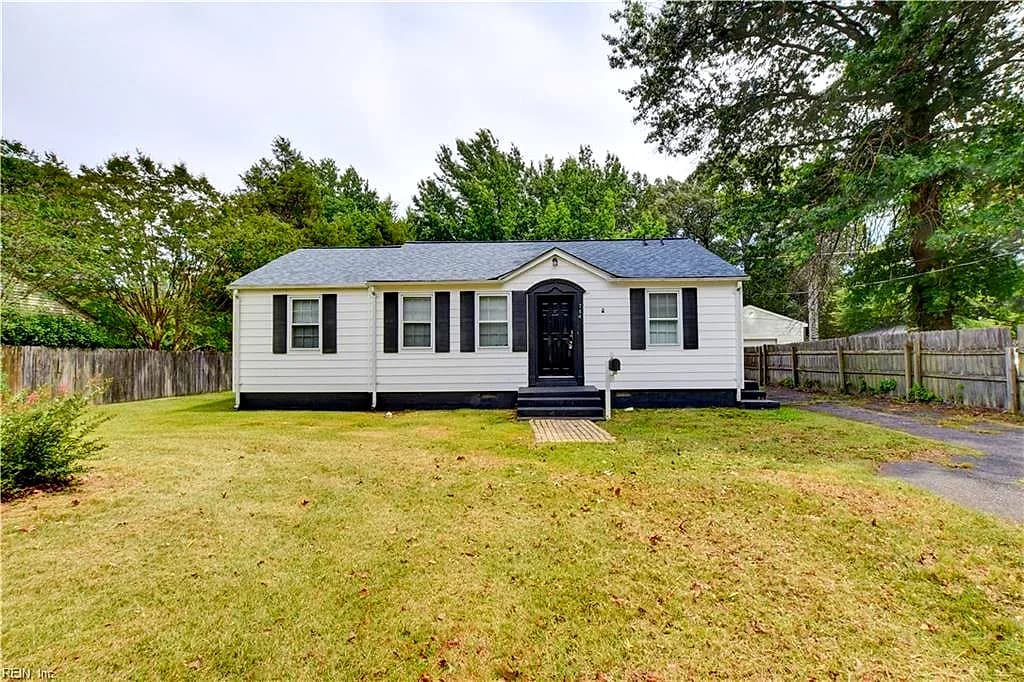 704 James DR, NEWPORT NEWS VA 23605 - Main photo