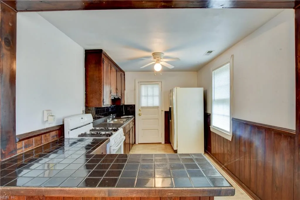 704 James DR, NEWPORTNEWS VA 23605 thumb 7