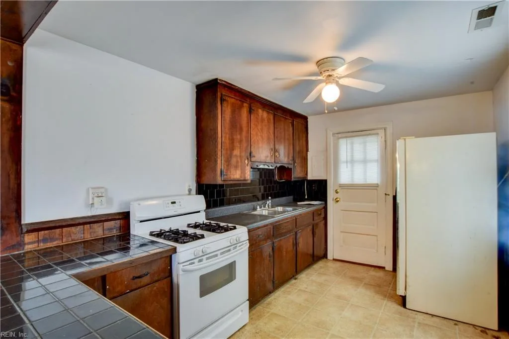 704 James DR, NEWPORTNEWS VA 23605 thumb 8