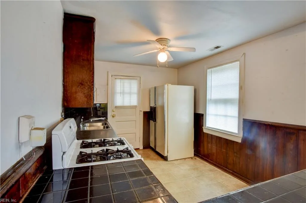 704 James DR, NEWPORTNEWS VA 23605 thumb 9