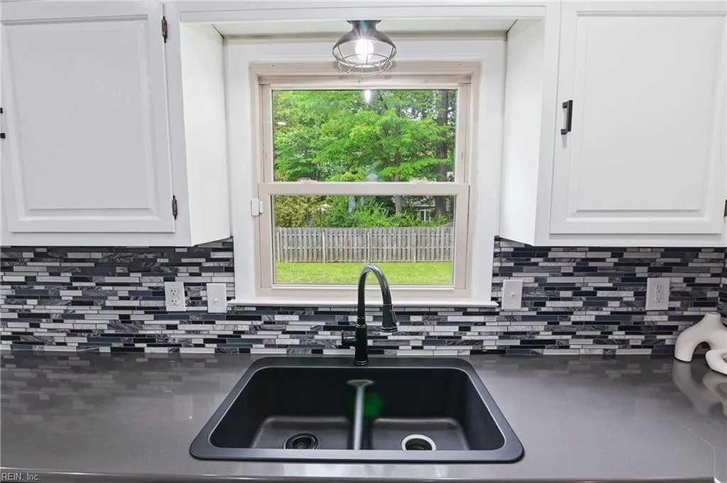3 Kenilworth DR, HAMPTON VA 23666 thumb 12