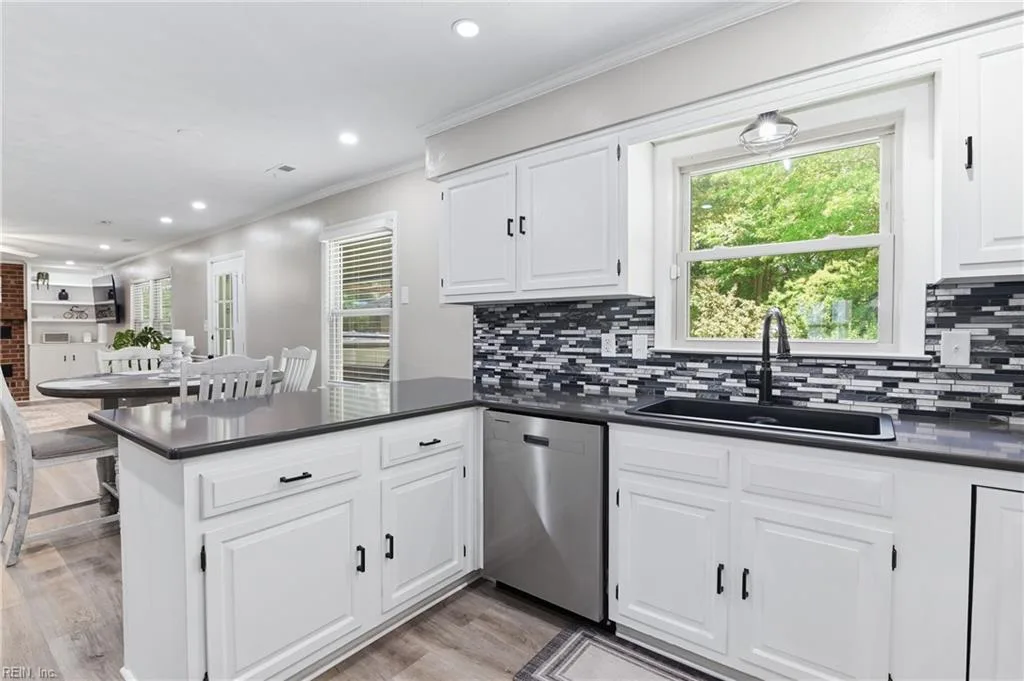 3 Kenilworth DR, HAMPTON VA 23666 thumb 9
