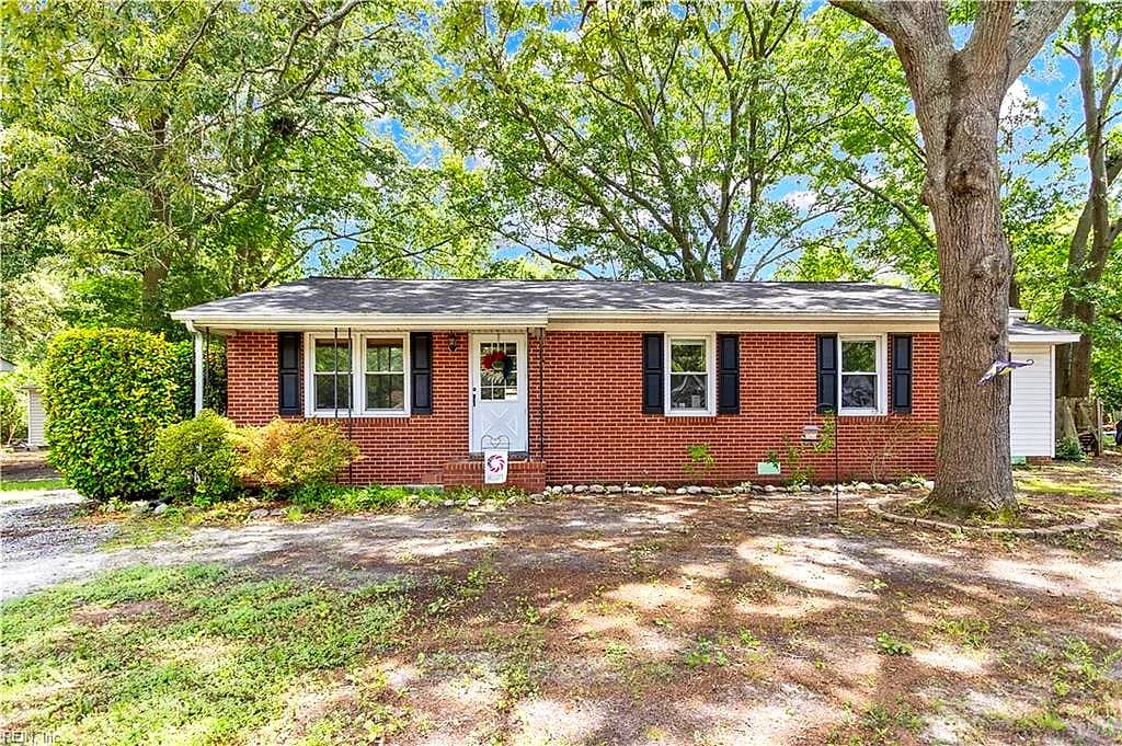 1659 Holly DR, GLOUCESTER POINT VA 23062 - Main photo