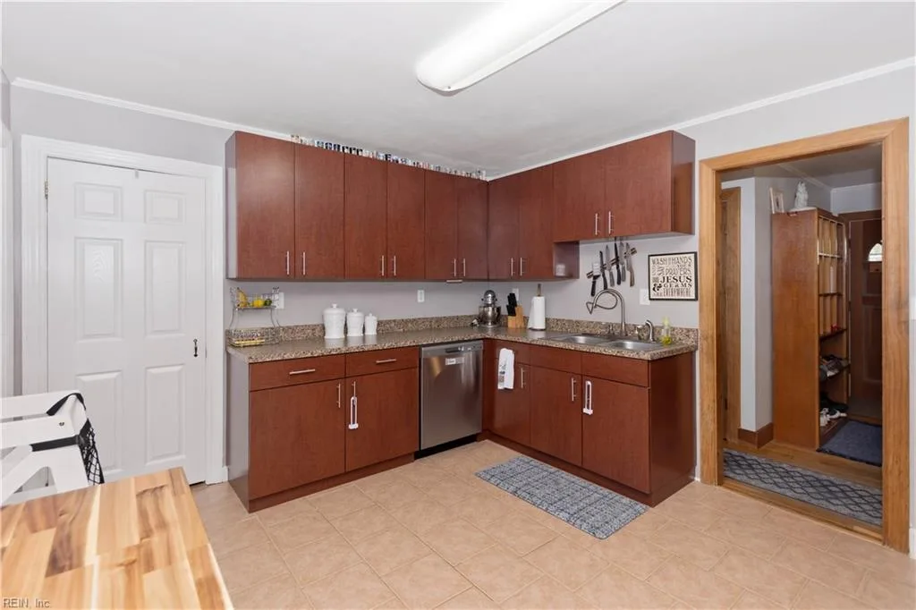 1659 Holly DR, GLOUCESTERPOINT VA 23062 thumb 6