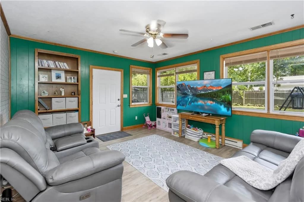 1659 Holly DR, GLOUCESTERPOINT VA 23062 thumb 8