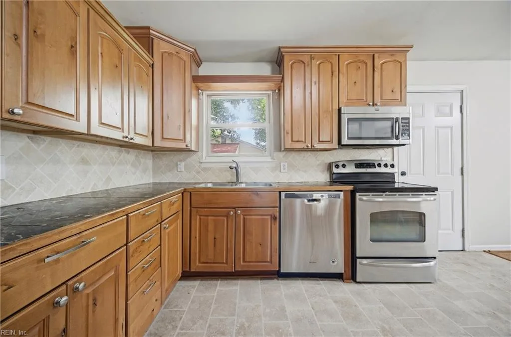 312 S Curry ST, HAMPTON VA 23663 thumb 8