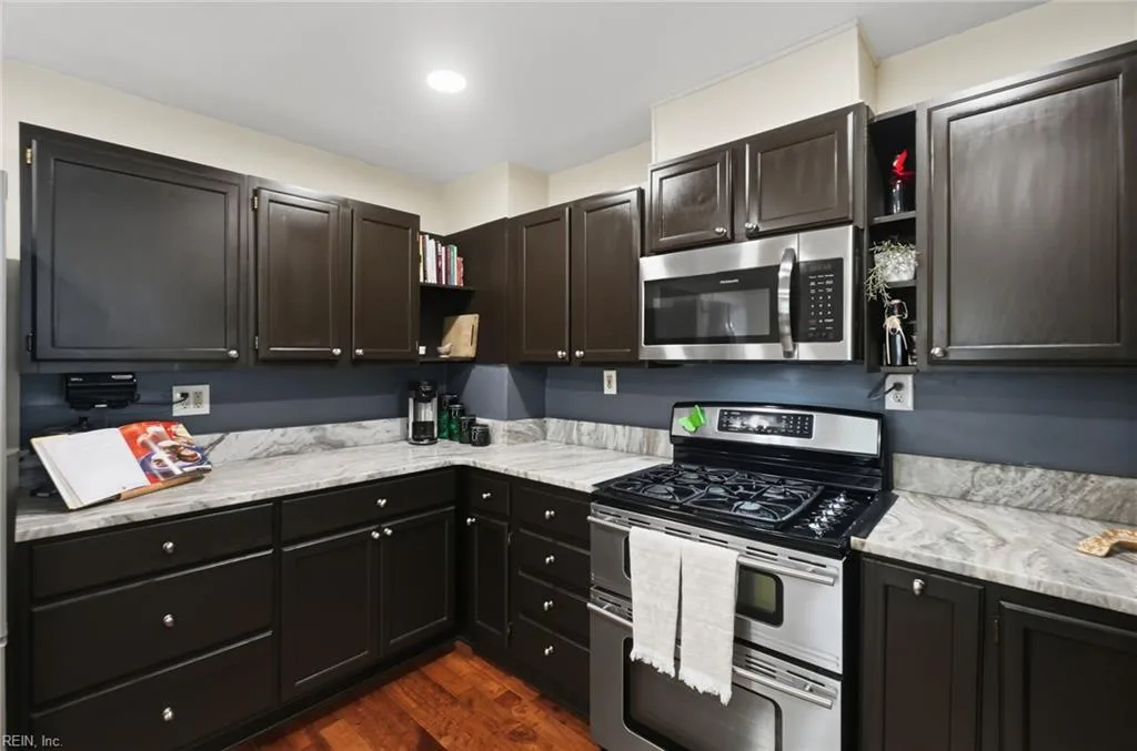 301 Dixie DR, NORFOLK VA 23505 thumb 11