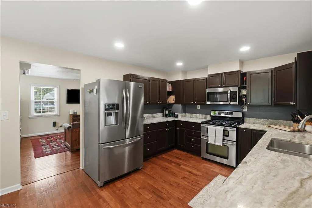301 Dixie DR, NORFOLK VA 23505 thumb 12