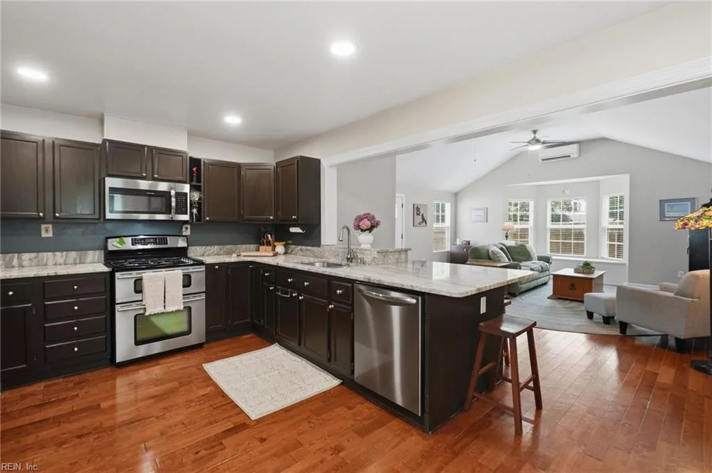 301 Dixie DR, NORFOLK VA 23505 thumb 8