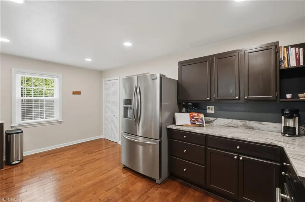 301 Dixie DR, NORFOLK VA 23505 thumb 10