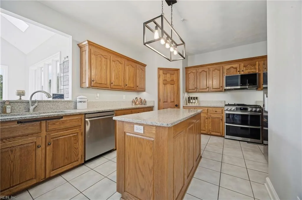 2704 Indian Creek CT, VIRGINIABEACH VA 23457 - Photo 4