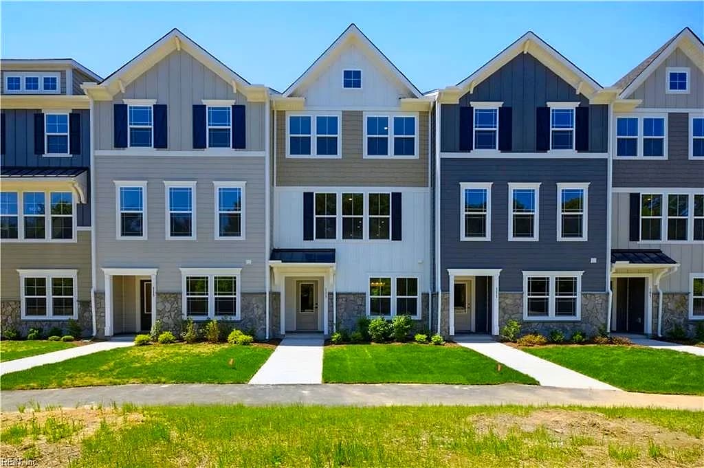 125 Bracewell LN, YORKTOWN VA 23692 - Main photo