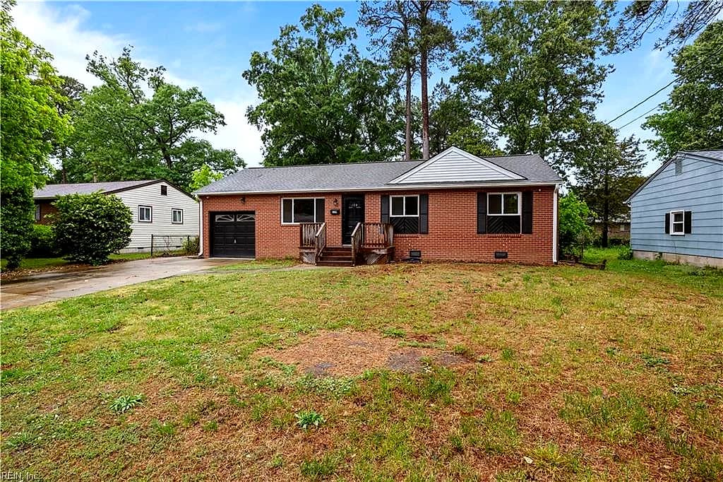 129 Saint Stephens DR, NEWPORT NEWS VA 23602 - Photo 3