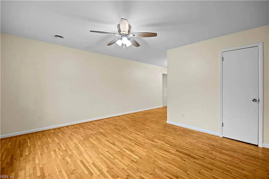 129 Saint Stephens DR, NEWPORT NEWS VA 23602 - Photo 5