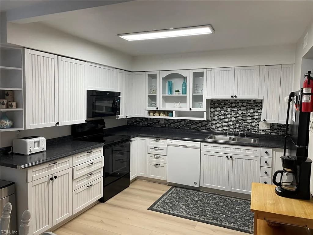 4405 Ocean View AVE, VIRGINIABEACH VA 23455 - Photo 3