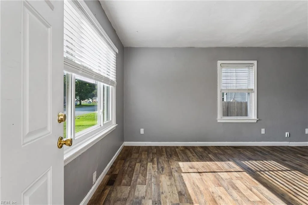 612 Sun CT, NEWPORT NEWS VA 23605 - Photo 4