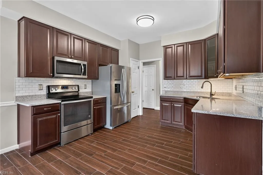 898 Gunston CT, NEWPORTNEWS VA 23608 thumb 11
