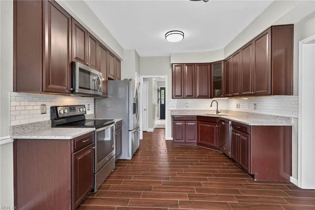 898 Gunston CT, NEWPORTNEWS VA 23608 thumb 10