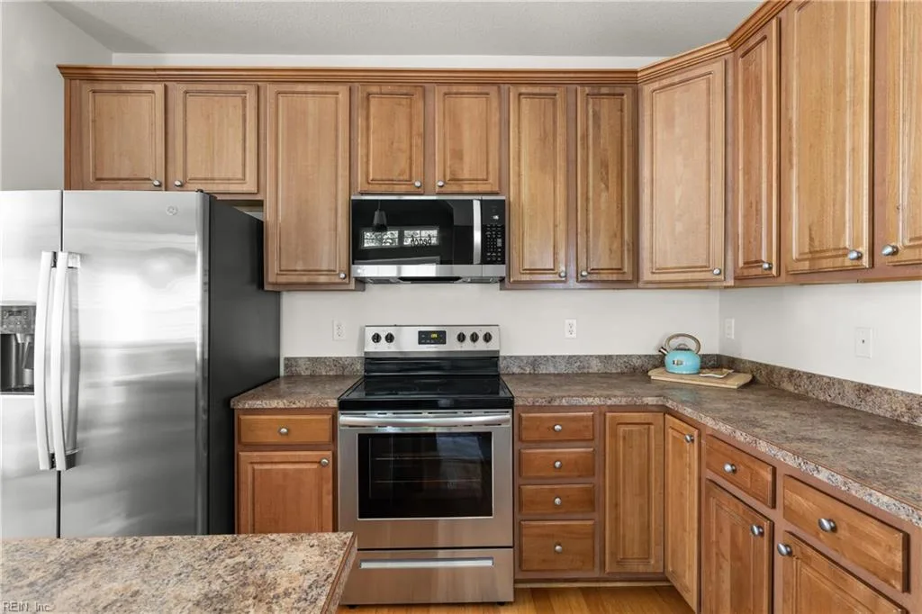 427 Fountain Dr DR, VIRGINIABEACH VA 23454 - Photo 4