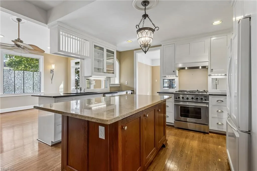 2402 Chesapeake AVE, HAMPTON VA 23661 thumb 12