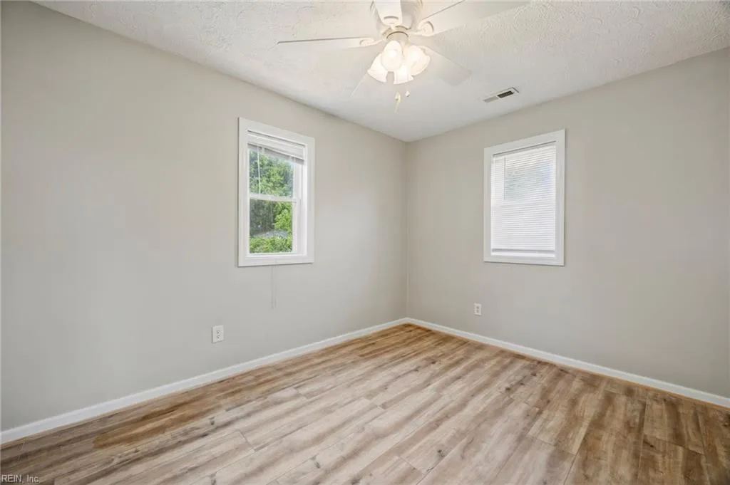 207 E Sewell AVE, HAMPTON VA 23663 thumb 11