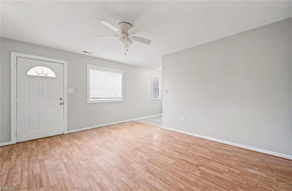 207 E Sewell AVE, HAMPTON VA 23663 thumb 7