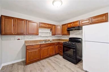 207 E Sewell AVE, HAMPTON VA 23663 thumb 9