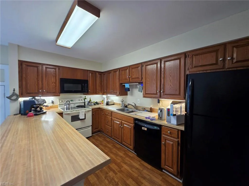 717 Botetourt GDNS, NORFOLK VA 23507 thumb 12