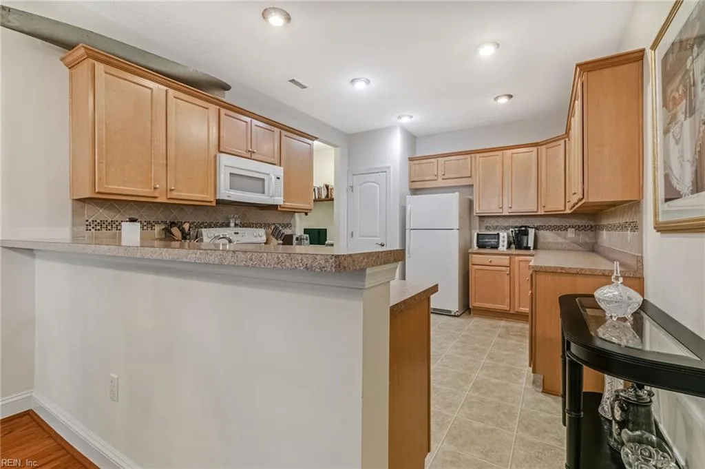 303 Garman LOOP, YORKTOWN VA 23690 thumb 9