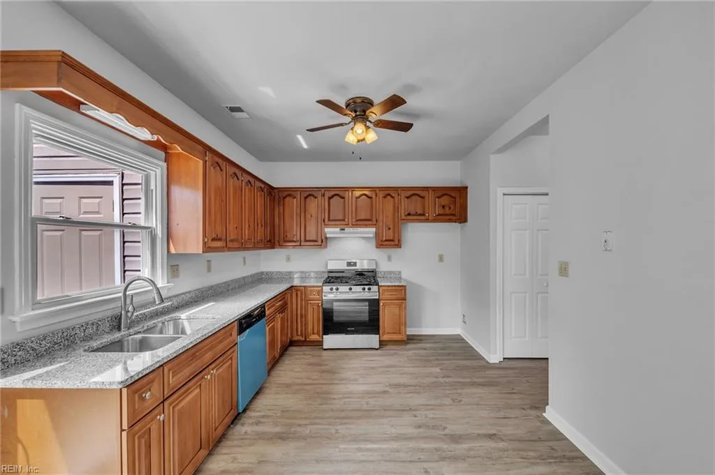 739 Creekside CRES, CHESAPEAKE VA 23320 thumb 9