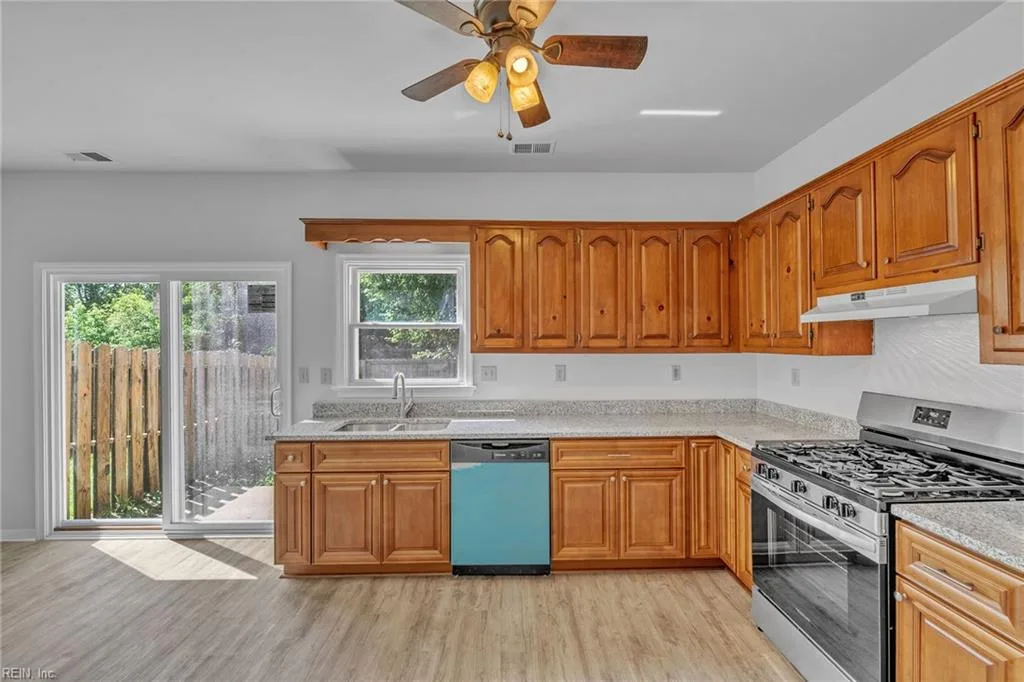 739 Creekside CRES, CHESAPEAKE VA 23320 thumb 10
