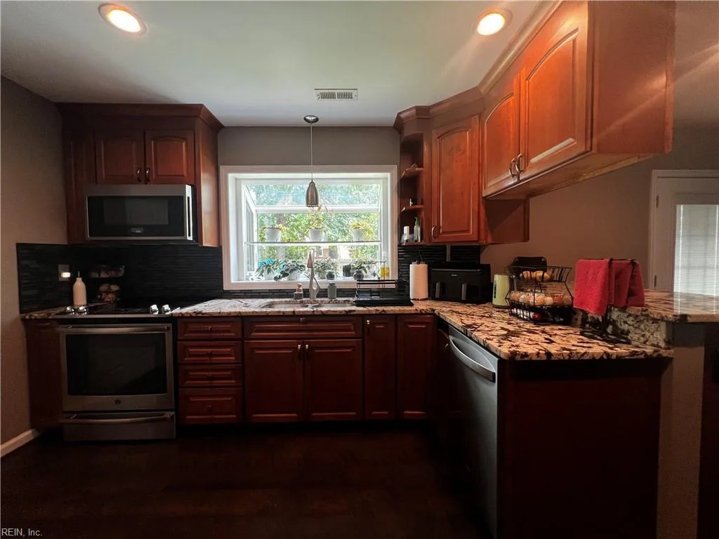 754 E Little Back River RD, HAMPTON VA 23669 - Photo 5