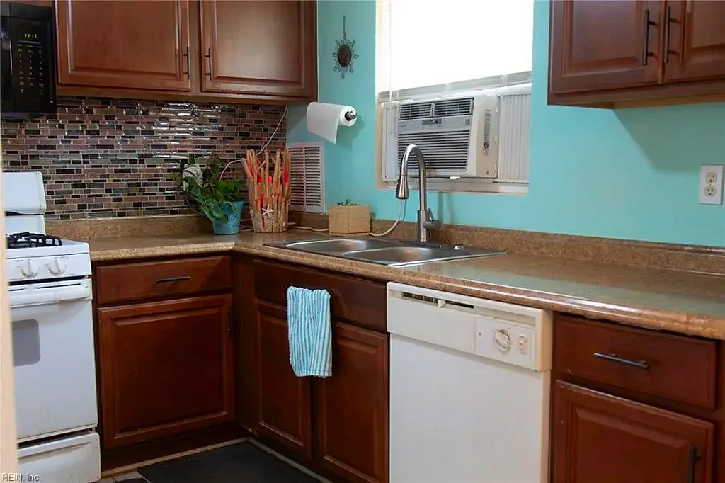 641 Nottingham DR, HAMPTON VA 23669 thumb 9