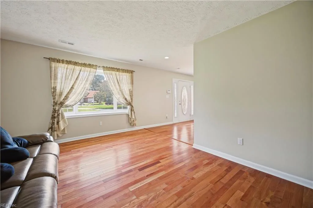 203 Skipper CT, HAMPTON VA 23669 thumb 6