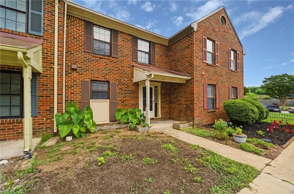372 Circuit LN #E, NEWPORTNEWS VA 23608 - Photo 3